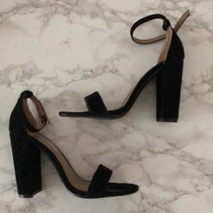 STEVE MADDEN Carrson Black Velvet Strappy Heel 7.5